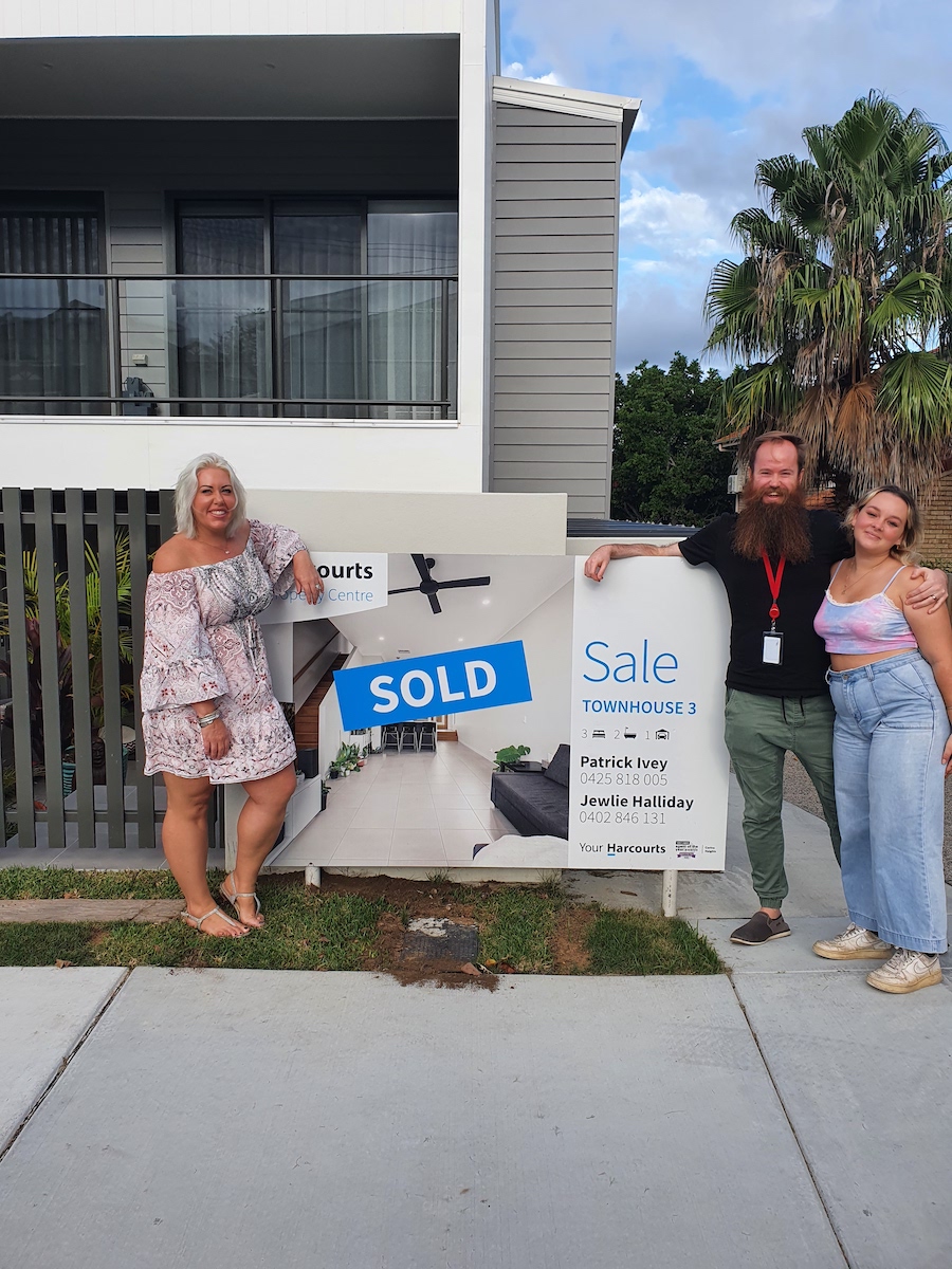 image of Jas & George in front of Sold sign as first home buyers